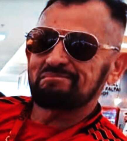 Foragido por tentativa de homic&iacute;dio reage &agrave; abordagem, &eacute; baleado e foge