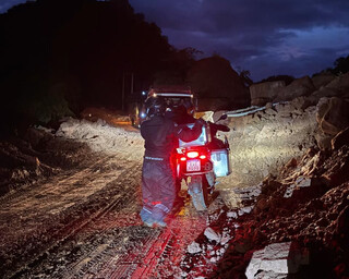"Presos" na Bol&iacute;via, motociclistas de MS pagam R$ 15 por litro de gasolina