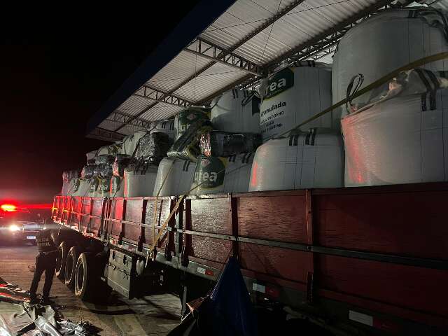 Caminhoneiro &eacute; preso com droga escondida em produto usado para controle de praga