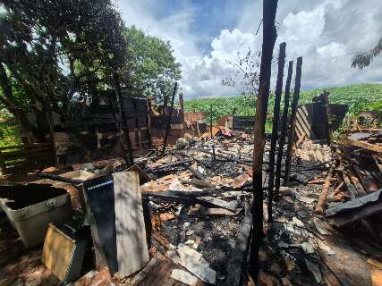 Ap&oacute;s agredir mulher, homem ateia fogo em casa e foge de comunidade no Noroeste