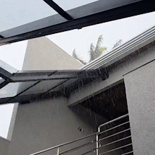 Chuva com trovoadas atinge diversos bairros de Capital 