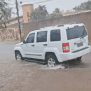 Do Carand&aacute; Bosque &agrave;s Moreninhas, ruas alagam durante chuva intensa na Capital