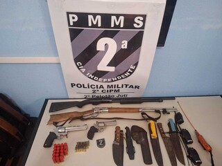 Quatro ca&ccedil;adores s&atilde;o presos ap&oacute;s um deles ser ferido por tiro acidental