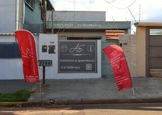 Da varanda de casa &agrave; cl&iacute;nica: casal transforma dor em cuidado no bairro