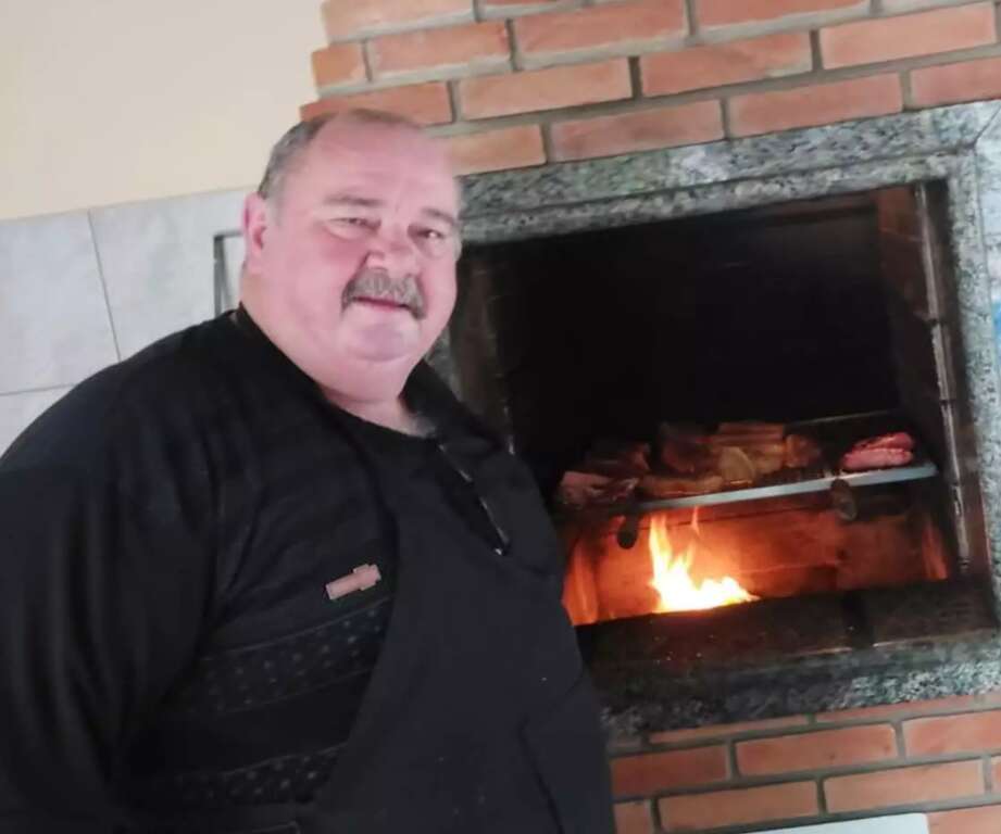 Churrasqueiro há 40 anos, Pillon já serviu até artista famoso 