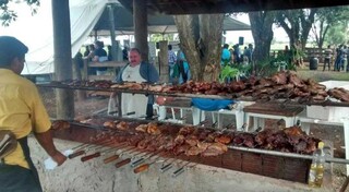 Churrasqueiro h&aacute; 40 anos, Pillon j&aacute; serviu at&eacute; artista famoso 