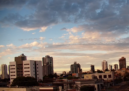 Calor, umidade e alerta para temporais marcam o in&iacute;cio da semana em MS