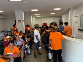 Após 12 anos de espera, famílias sem-terra ocupam Incra por reforma agrária Após 12 anos de espera, famílias sem-terra ocupam Incra por reforma agrária