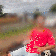 Adolescentes circulam com carro sucateado e cheio de gambiarras no Centro