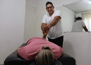 Da varanda de casa &agrave; cl&iacute;nica: casal transforma dor em cuidado no bairro