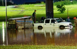 "&Aacute;gua subiu em minutos", relata condutor de S10 ilhada na Jo&atilde;o Arinos