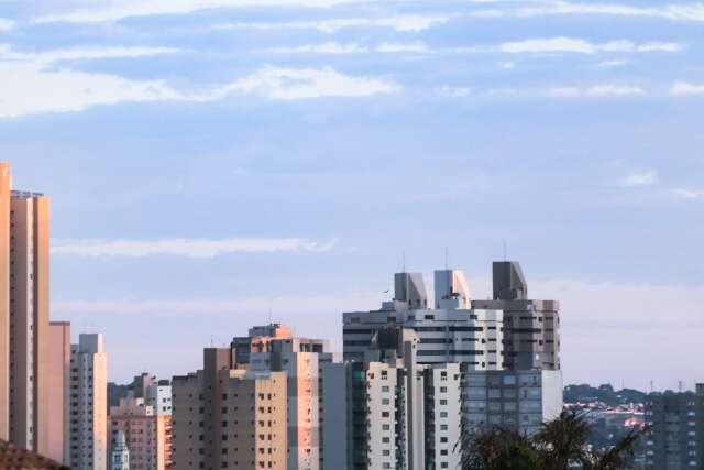 Ter&ccedil;a come&ccedil;a abafada e termina com chance de trovoada em MS