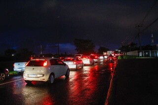 Alagamento em viaduto causa congestionamento quilom&eacute;trico na Av. Jo&atilde;o Arinos