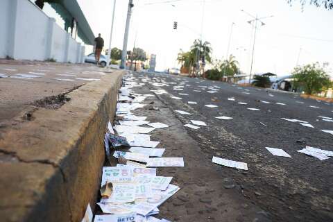 Candidato tem valores bloqueados ap&oacute;s derrame de santinhos nas elei&ccedil;&otilde;es