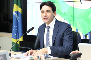 Parado no TCU, leil&atilde;o da Hidrovia do Rio Paraguai sai em 2026, garante ministro