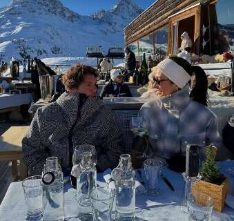 Silvia Braz luxa nos Alpes su&iacute;&ccedil;os com a fam&iacute;lia e namorado de MS