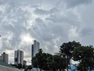 Manh&atilde; termina com chuva na Capital que ainda contabiliza estragos de temporal