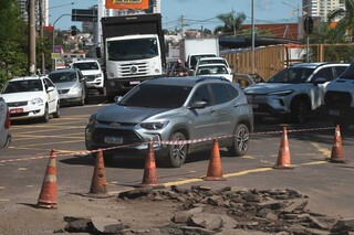 Reparos em rotat&oacute;ria da Avenida Zahran deixam tr&acirc;nsito lento na regi&atilde;o