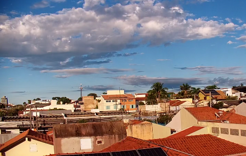 Calor e possibilidade de chuva isolada marcam o dia em MS