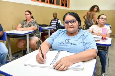 Prefeitura abre matr&iacute;culas para educa&ccedil;&atilde;o de jovens e adultos em 9 escolas