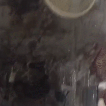 Detentos filmam cela tomada pela &aacute;gua durante chuva forte