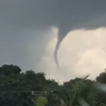 Nuvem funil rodopia no c&eacute;u e vira atra&ccedil;&atilde;o e espanto em Campo Grande 