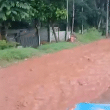 "Se tiver alguma emerg&ecirc;ncia, n&atilde;o tem como sair": reclama moradora de rua alagada