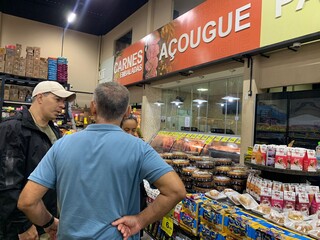 T&eacute;cnico de supermercado &eacute; preso por comercializa&ccedil;&atilde;o de carne impr&oacute;pria