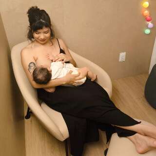 M&atilde;e denuncia que foi impedida de amamentar beb&ecirc; durante vacina&ccedil;&atilde;o 