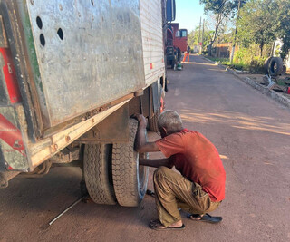 Bazar transforma apreens&otilde;es em oportunidade e tenta salvar caminh&atilde;o de projeto 