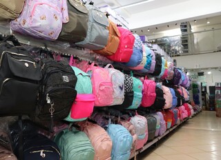 Com novo setor de Volta &agrave;s Aulas, loja Aki Tem faz sucesso em Campo Grande