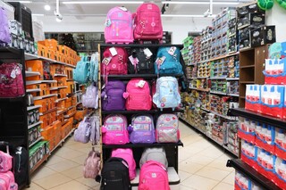 Com novo setor de Volta &agrave;s Aulas, loja Aki Tem faz sucesso em Campo Grande