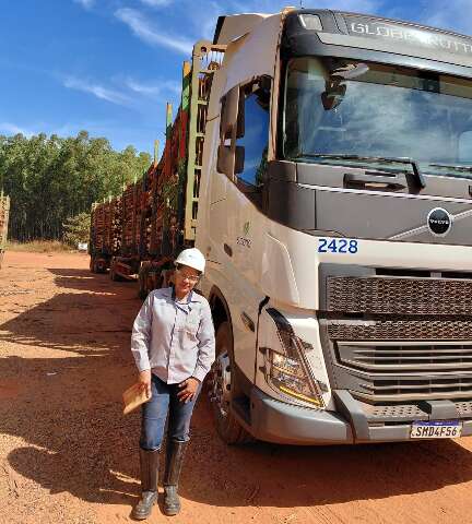 Mulheres assumem o volante e mudam o perfil do transporte florestal em MS