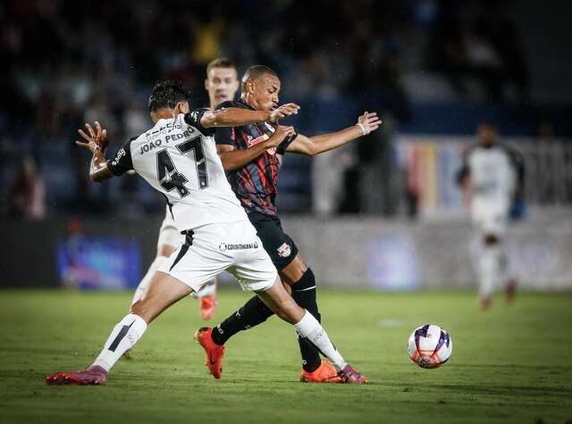 Bragantino lidera em casa, S&atilde;o Paulo vence e Vasco estreia com goleada