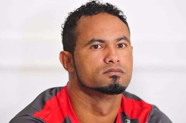 Goleiro Bruno marca encontro para conhecer filho e cancela ap&oacute;s suposta arma&ccedil;&atilde;o