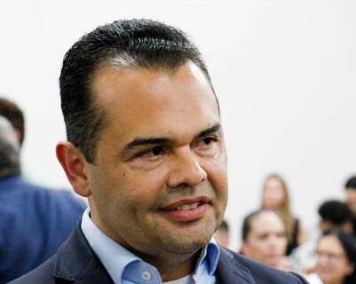 Secret&aacute;rio diz que vai apertar cerco contra atestado amigo