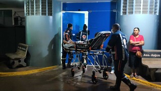 &Aacute;rvore cai sobre motociclista e mulher &eacute; atingida por raio durante temporal