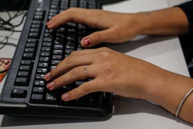 Imposto extra sobre fibra &oacute;ptica pode encarecer internet no Brasil