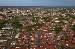 Empres&aacute;rio &eacute; preso com arma e R$ 826 mil em cheques de &ldquo;d&iacute;vidas de clientes&rdquo;