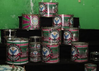 Entre penas e samba, Vila Carvalho transforma desfile em alerta ambiental