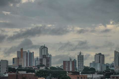 Calor, abafamento e risco de chuva no fim do dia marcam a sexta-feira em MS