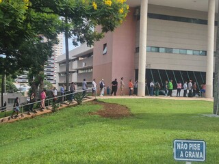 Prefeitura amplia hor&aacute;rio de auditores para atender contribuintes e reduzir fila