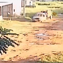 "Cara de pau" joga entulho todos os dias no Riviera Park, reclama morador