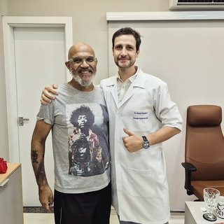 &Iacute;cone do punk agradece m&eacute;dico e Santa Casa ap&oacute;s quase 1 m&ecirc;s internado na Capital