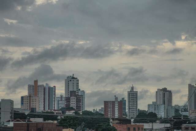 Calor, abafamento e risco de chuva no fim do dia marcam a sexta-feira em MS