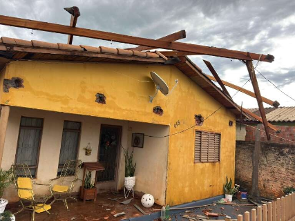 Bataypor&atilde; decreta emerg&ecirc;ncia ap&oacute;s vento forte destelhar casas e pr&eacute;dio p&uacute;blico