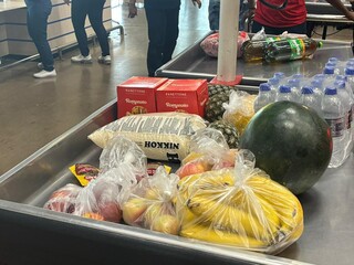 Funcion&aacute;ria &eacute; flagrada ajudando cliente a furtar R$ 500 em atacadista