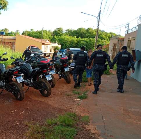 Trio tentava roubar casa de guarda civil quando foi flagrado atirando