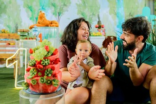 No lugar do bolo cheio de a&ccedil;&uacute;car, parab&eacute;ns de Rafael foi com melancia