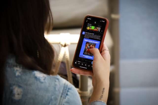Em um dia comum, quanto tempo voc&ecirc; passa no celular? Participe